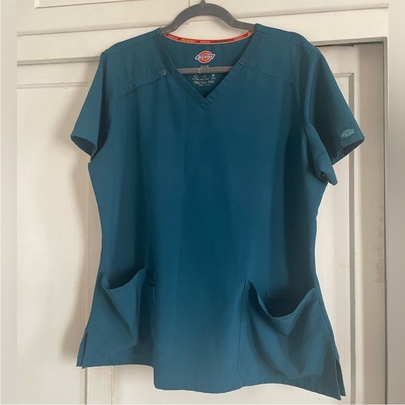 Bundle of 2 Scrub Tops: Cherokee Scrub Top & Dickies Scrub Top. Pre-Owned. - Picture 9 of 12